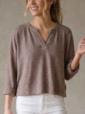 Gentle Fawn V-Neck 3/4 Rolled Sleeve Cropped Taupe Knit Top, Size S